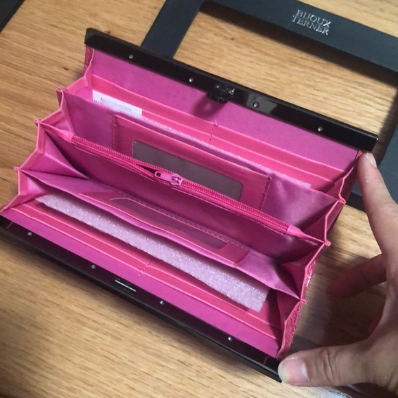 Wallet - Picture 2 of 5